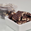 Imagen de Trozos de chocolate amargo y nueces